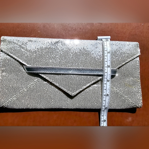 Victoria's Secret silver metallic Disco envelope clutch formal special occasion - Picture 13 of 14